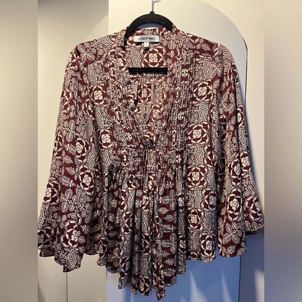 Elizabeth and James Burgundy & White Bell Sleeve Blouse – Size Small
